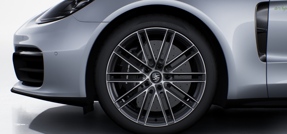 Porsche Ceramic Composite Brake (PCCB) with Brake Calipers painted in Black (high-gloss)