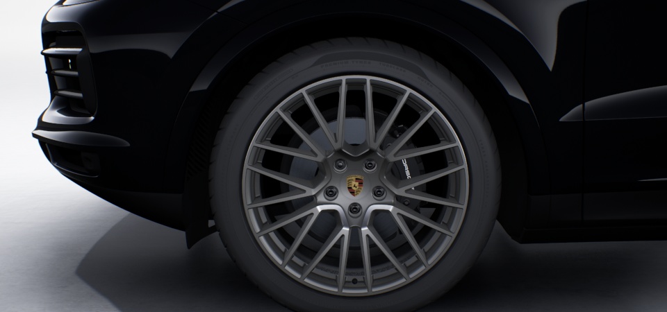 21吋 RS Spyder Design 輪圈施以消光鉑銀色烤漆(Satin Platinum)，含車身同色輪拱造型