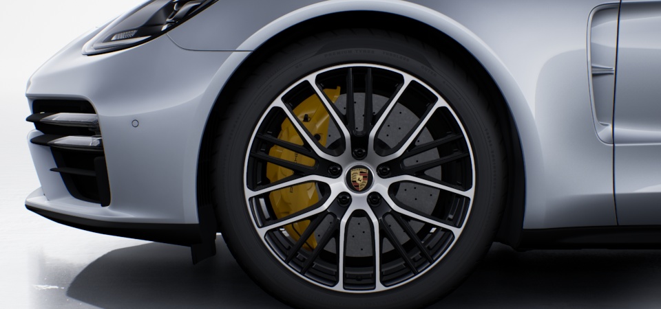 21-inch Exclusive Design sport wheels painted in Jet Black metallic