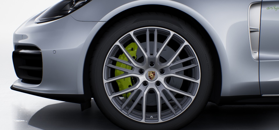 21-inch Panamera Exclusive Design sport wheels painted in Platinum Silver