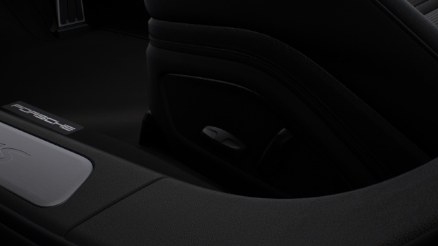 Seat consoles in leather (front and rear)