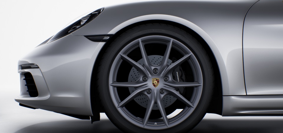 Wheel centres with full-colour Porsche Crest