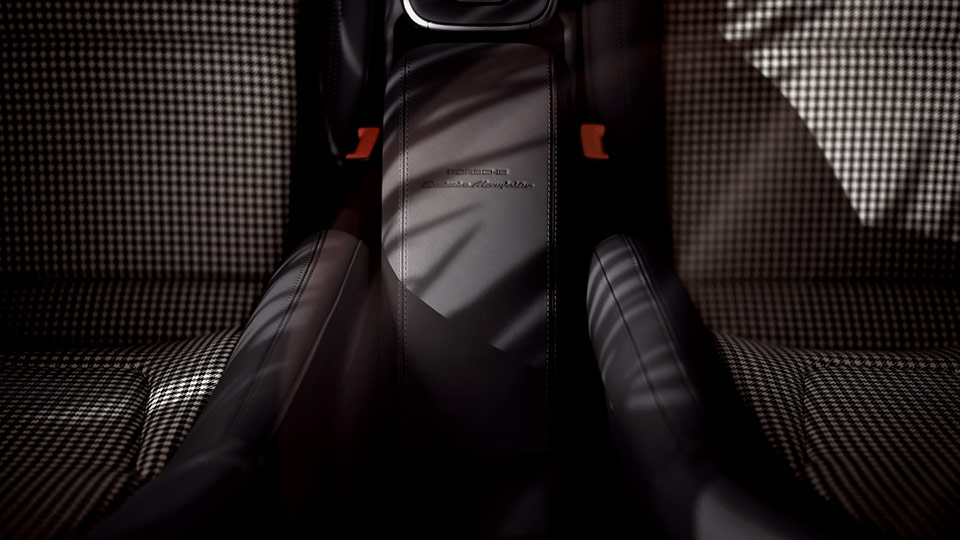 Heritage Design Ausstattung Classic mit erweiterten Lederumfängen, schwarz. Hinweis: aktuell eingeschränkte Verfügbarkeit. Bitte informieren Sie sich bei Ihrem Porsche Zentrum.