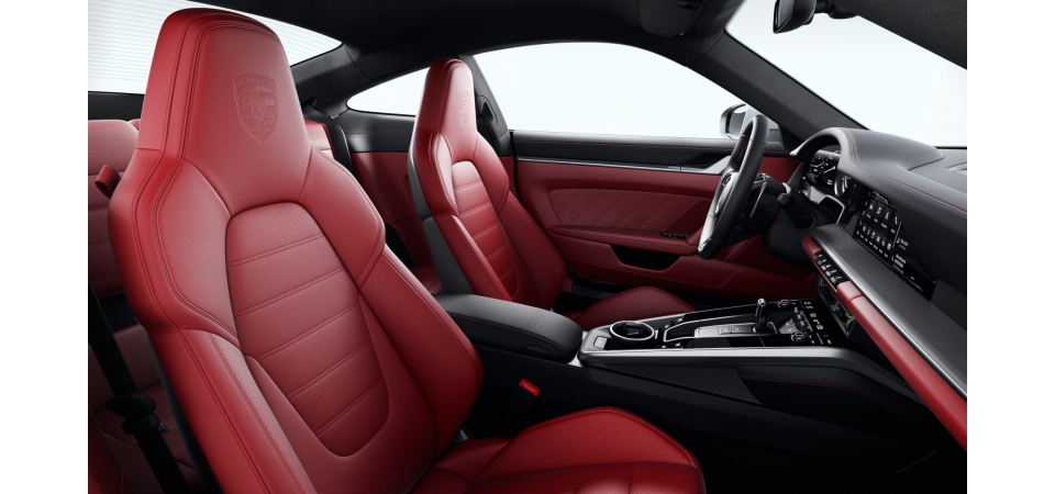 Two-Tone Exclusive Manufaktur Leather Interior in Black and Choice of colour