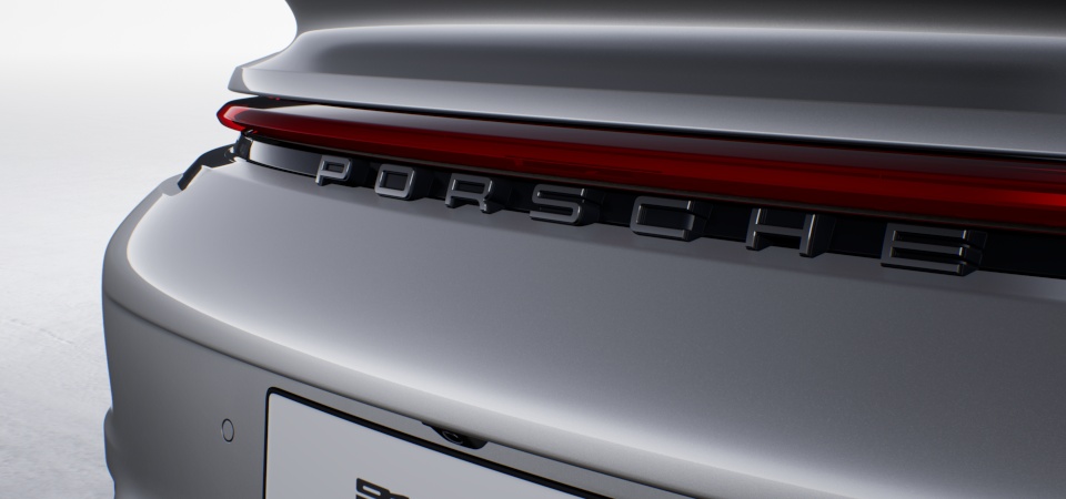 Logo "Porsche" pintado em preto brilhante