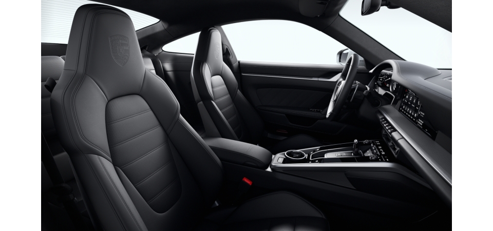 Two-Tone Exclusive Manufaktur Leather Interior in Black and Choice of colour