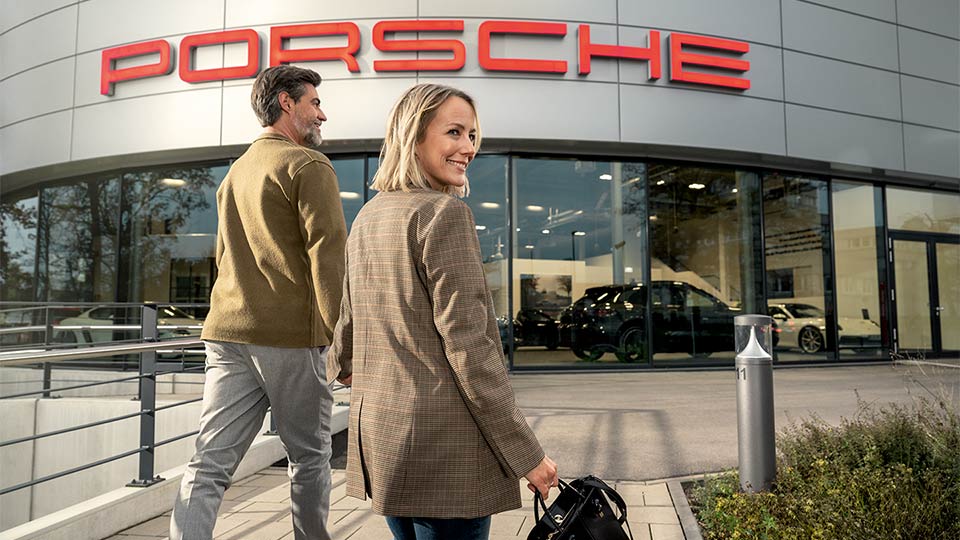 Reservierung Werksabholung Zuffenhausen. Hinweis: Aktuell eingeschränkte Verfügbarkeit. Bitte informieren Sie sich bei Ihrem Porsche Zentrum. – UVP: 1.606,50 € inkl. MwSt.