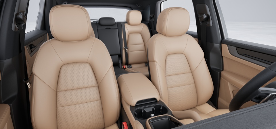 Leather interior in two-tone combination, smooth-finish leather Black and Mojave Beige