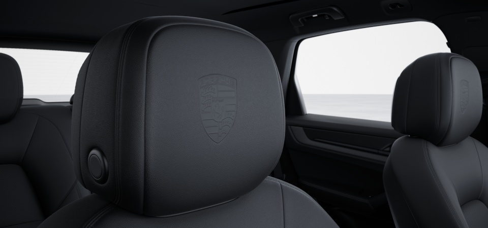 Escudo Porsche en los reposacabezas de los asientos delanteros