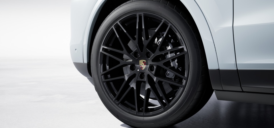 21 collas RS Spyder Design diski melnā spīdīgā krāsā ar arku paplatinājumiem virsbūves krāsā