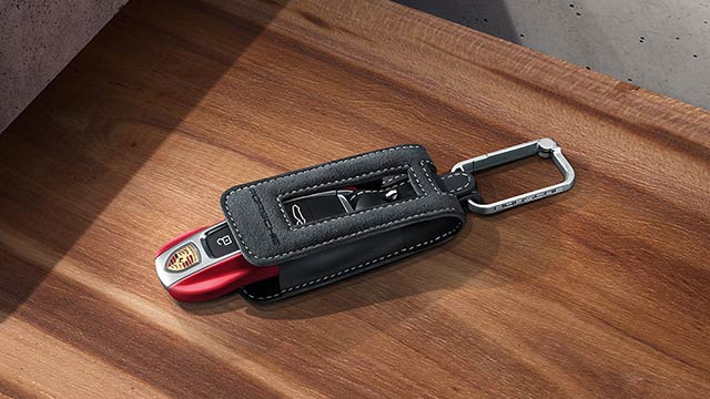 Fahrzeugschlüssel lackiert in Exterieurfarbe mit Schlüsseletui Race-Tex