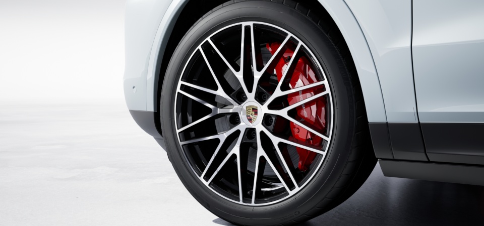21-inch RS Spyder Design wheels with wheel arch extensions in exterior colour