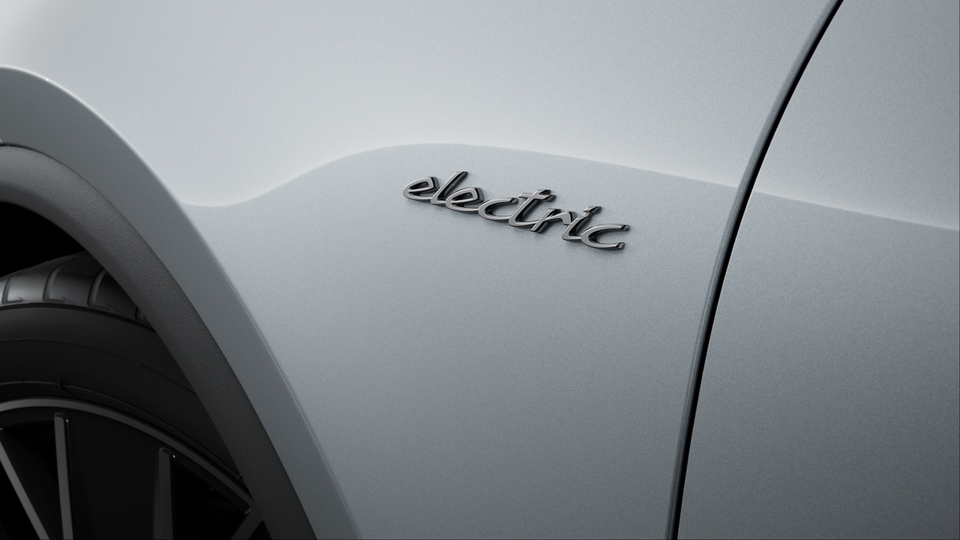 银色涂漆车型标记和 “electric” 标记