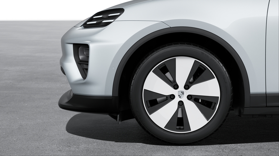20-inch Macan wheels painted in Black (high gloss)