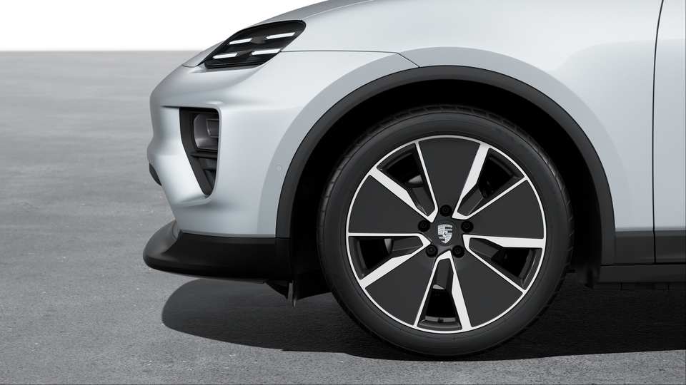 21-inch Macan Turbo wheels painted in Black (high-gloss)