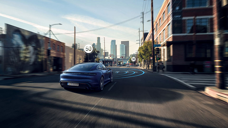 Porsche InnoDrive avec Régulateur de vitesse adaptatif