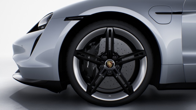 Porsche Ceramic Composite Brake (PCCB) mit Bremssätteln lackiert in Schwarz (hochglanz)