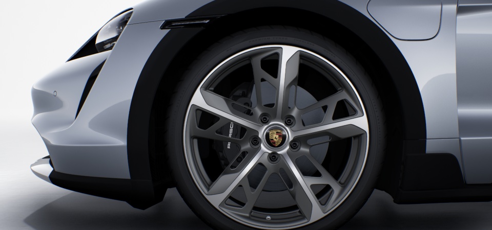 Wheel centres with full-colour Porsche Crest