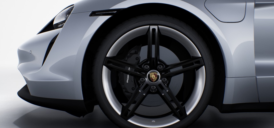 Wheel centres with full-colour Porsche Crest