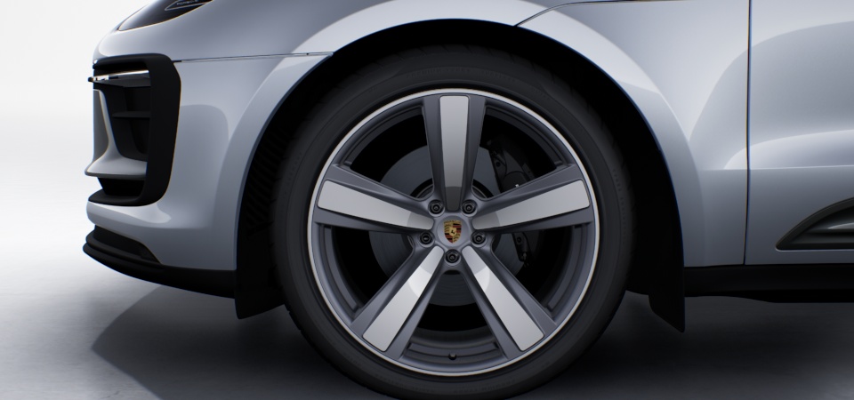 21-inch Exclusive Design Sport wheels painted in Platinum silver