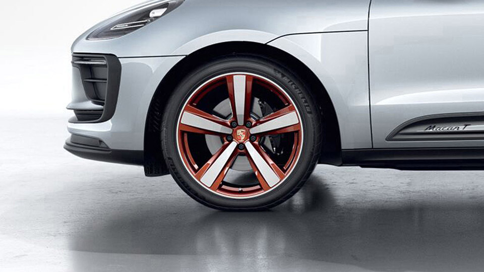 21" Exclusive Design Sport Wheels in Deviated Exterior Color