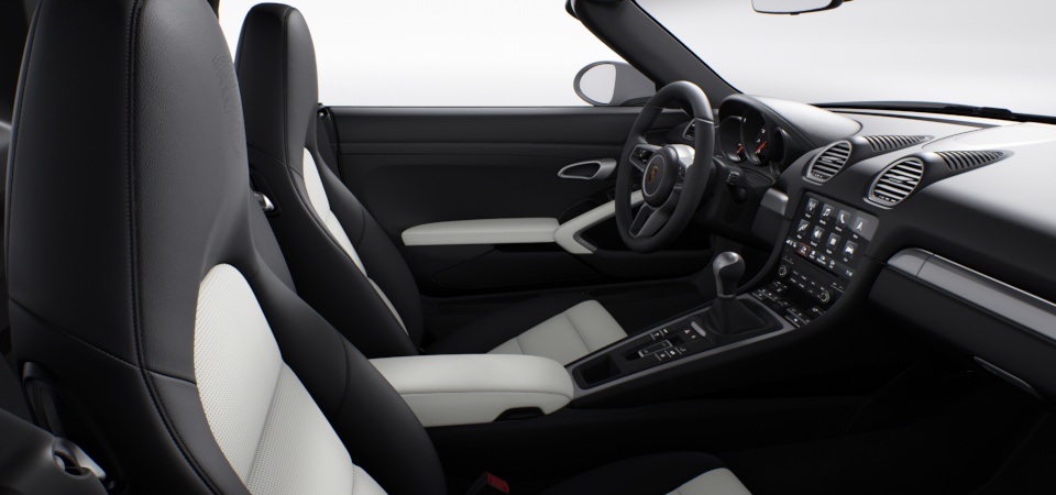 Standard Interior in Black/Chalk with Leather Package i.c.w. Sport Seats