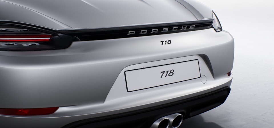 '718' 字樣施以高亮澤黑色烤漆