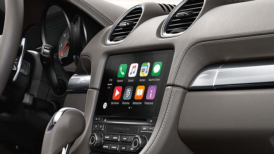 Apple® CarPlay with Siri® voice recognition