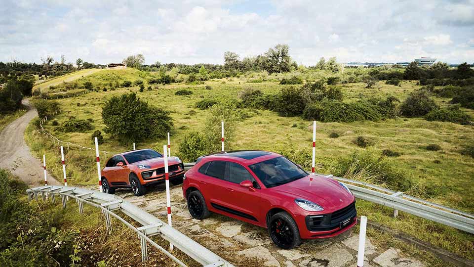 Reservierung Werksabholung Leipzig inkl. dynamischer Fahrzeugeinweisung. Hinweis: Verfügbarkeit erfahren Sie bei Ihrem Porsche Zentrum – UVP: 2.023,00 € inkl. MwSt.