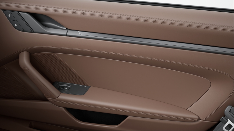 Club Leather Interior in Truffle Brown