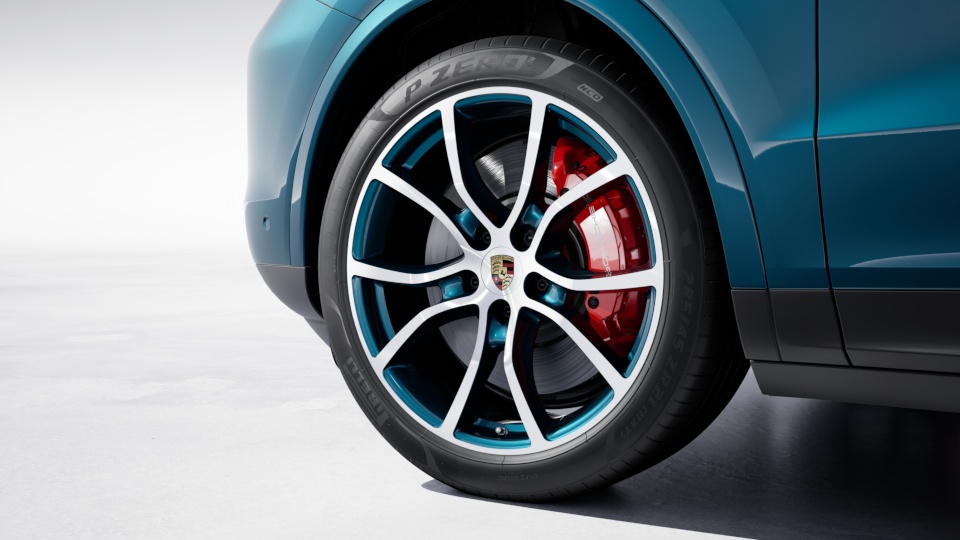 21-inch Cayenne Exclusive Design wheels painted in exterior colour