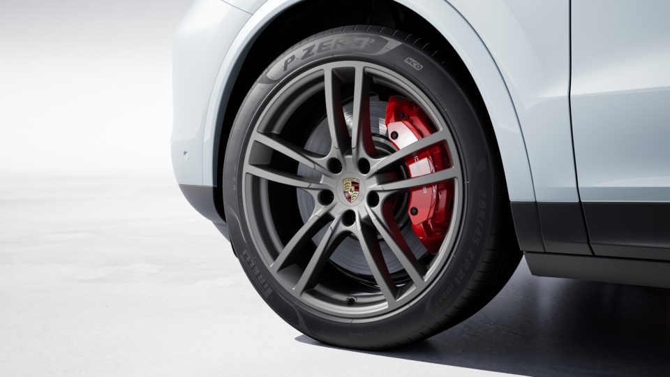 21" Cayenne Turbo Design velgen in Vesuvius Grey met wielkastverbreders in exterieurkleur