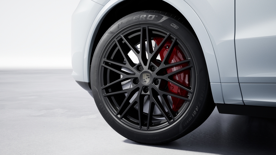 21 collas RS Spyder Design diski melnā krāsā ar arku paplatinājumiem virsbūves krāsā