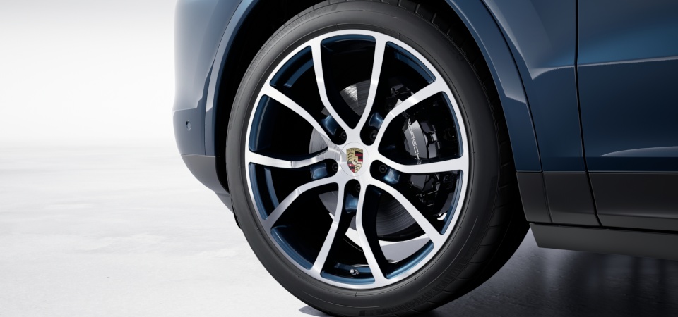 21-inch Cayenne Exclusive Design wheels painted in exterior colour