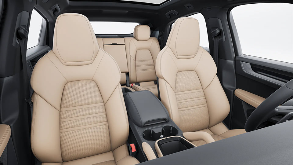 Partial leather interior in two-tone combination Black and Mojave Beige, seats in smooth-finish leather