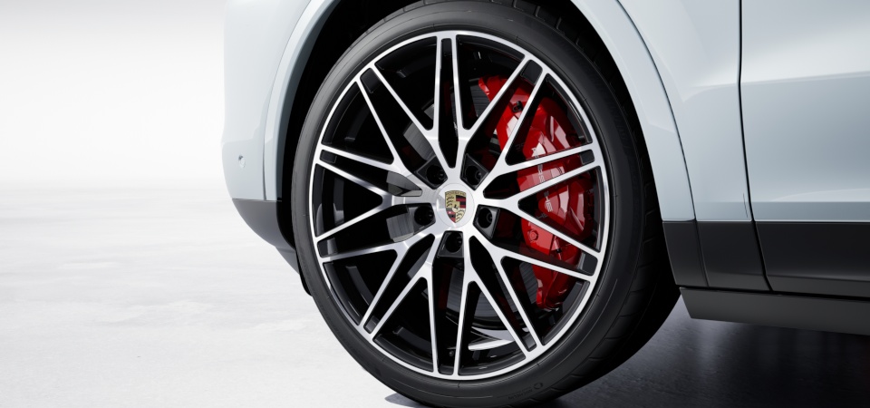 22-inch RS Spyder Design wheels with wheel arch extensions in exterior colour