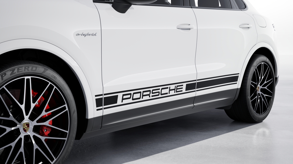 Dekoratīvs Porsche logotips melnā krāsā uz auto sāniem