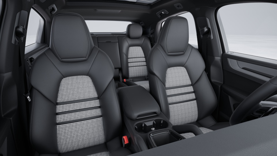 Partial leather interior in black with seat centres in fabric