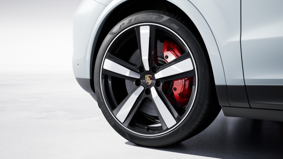22-дюймовые колесные диски Exclusive Design Sport с черной глянцевой окраской.