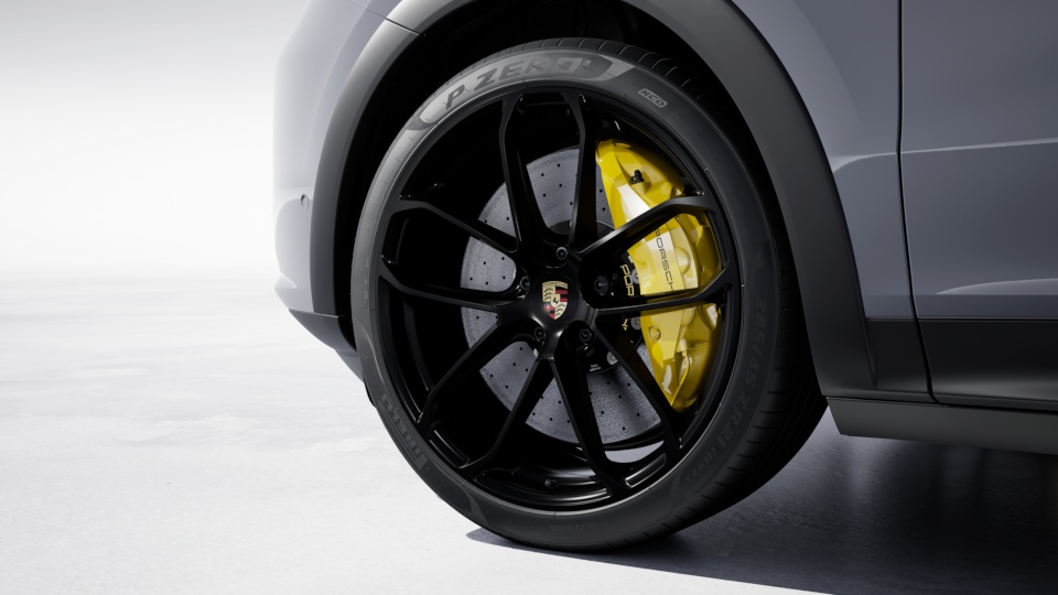 22-inch GT Design wheel painted in Black (high gloss)