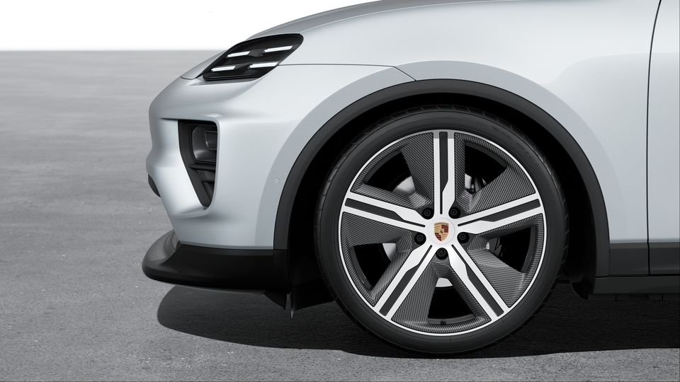 22-inch Macan Exclusive Design wheels with aeroblades carbon