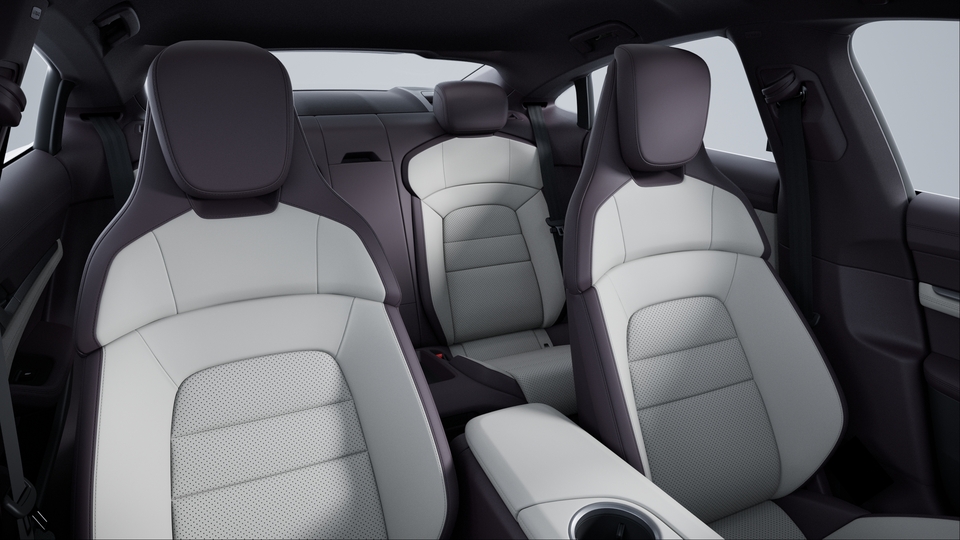Two-tone leather interior in Blackberry / Crayon