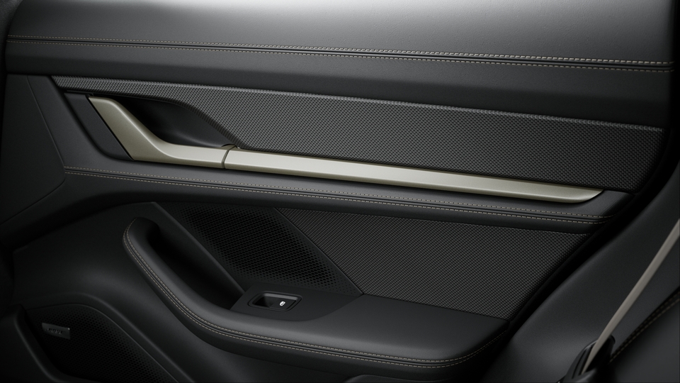 Leather Interior, Smooth-Finish Leather, Black, with contrasts in Turbonite