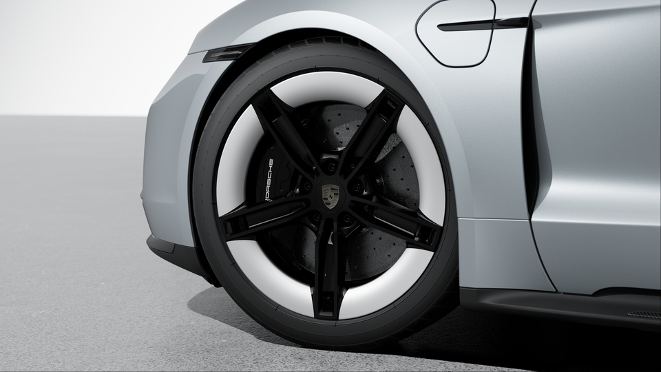 Porsche Ceramic Composite Brake (PCCB) with Brake Calipers painted in Black (high-gloss)