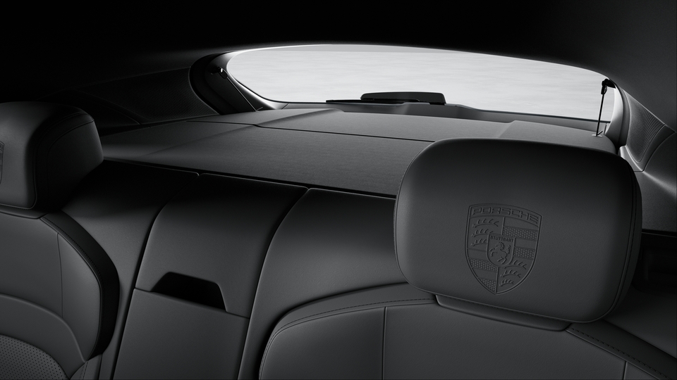 Blason Porsche sur les appuie-têtes (sièges avant et arrière extérieurs)