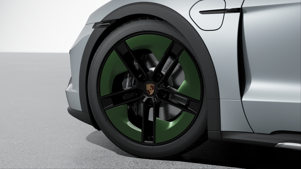 21-inch Taycan Exclusive Design Wheels fully painted in Black (high-gloss) with Aeroblades