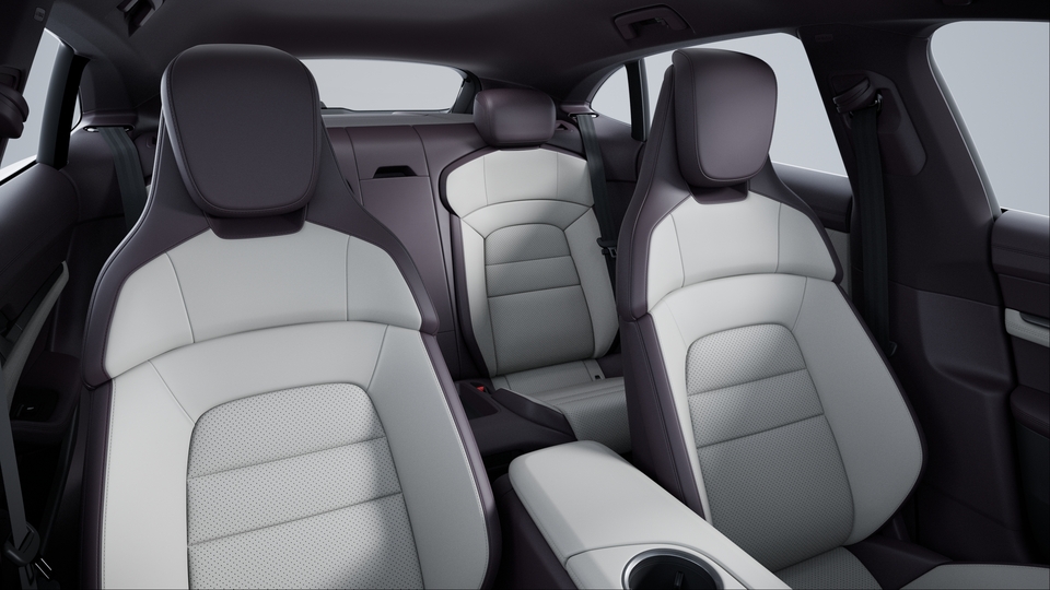 Two-tone leather interior in Blackberry / Crayon