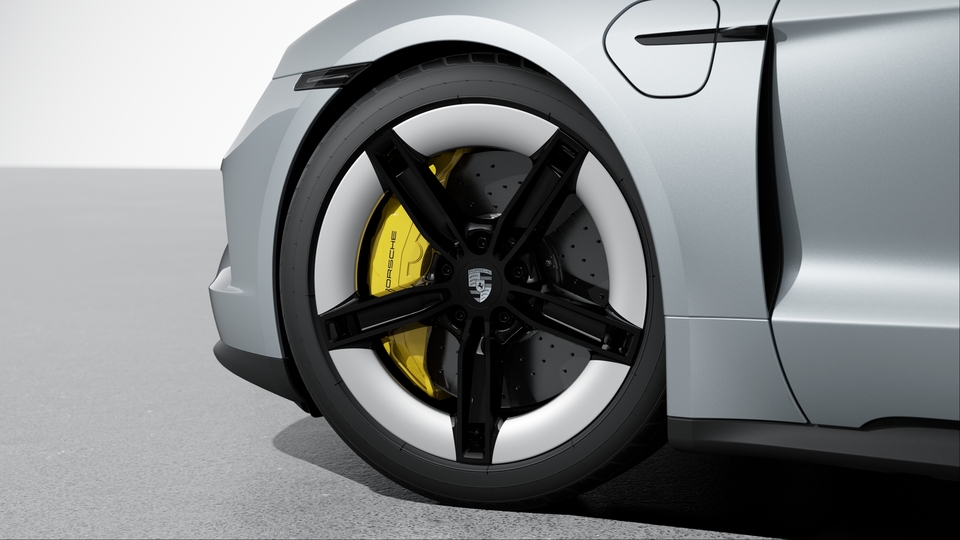 „Porsche“ keraminių stabdžių sistema „Porsche Ceramic Composite Brake“ (PCCB), kartu su geltona (Yellow) spalva dažytomis stabdžių apkabomis