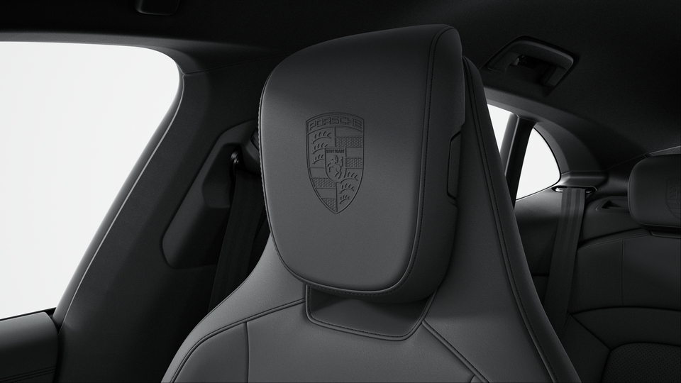 Emblème Porsche sur les appuie-tête (sièges avant et sièges arrière extérieurs)