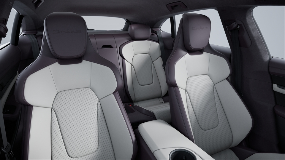 Two-tone leather interior in Blackberry / Crayon